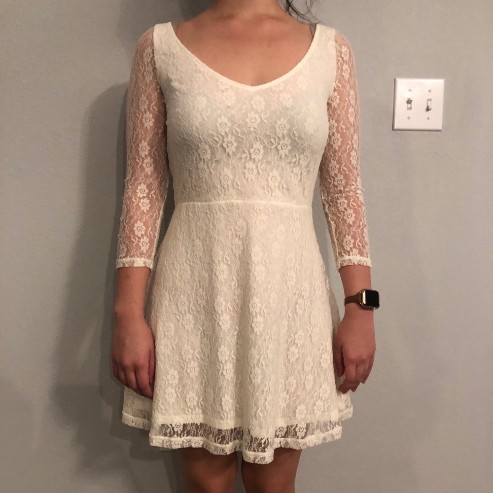 White lace American Eagle 3/4 length sleeve dress